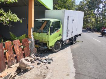 Tabrakan Maut Motor vs Truk, Pengendara Motor Tewas